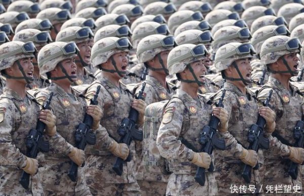 金策略 解放军背包真相：智能化装备大揭秘，阅兵现场为何引发全球热议？